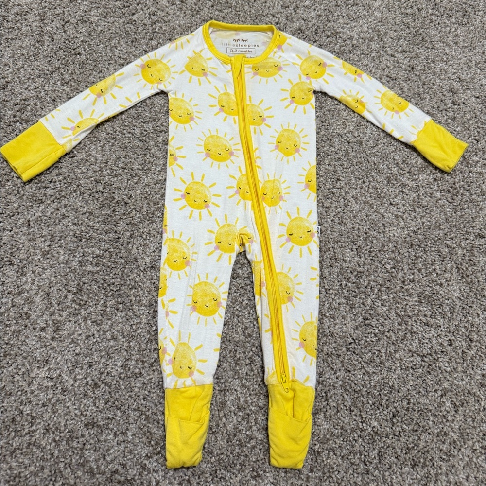Little Sleepies 0-3 months sun  zippy small stain on foot & some pilling